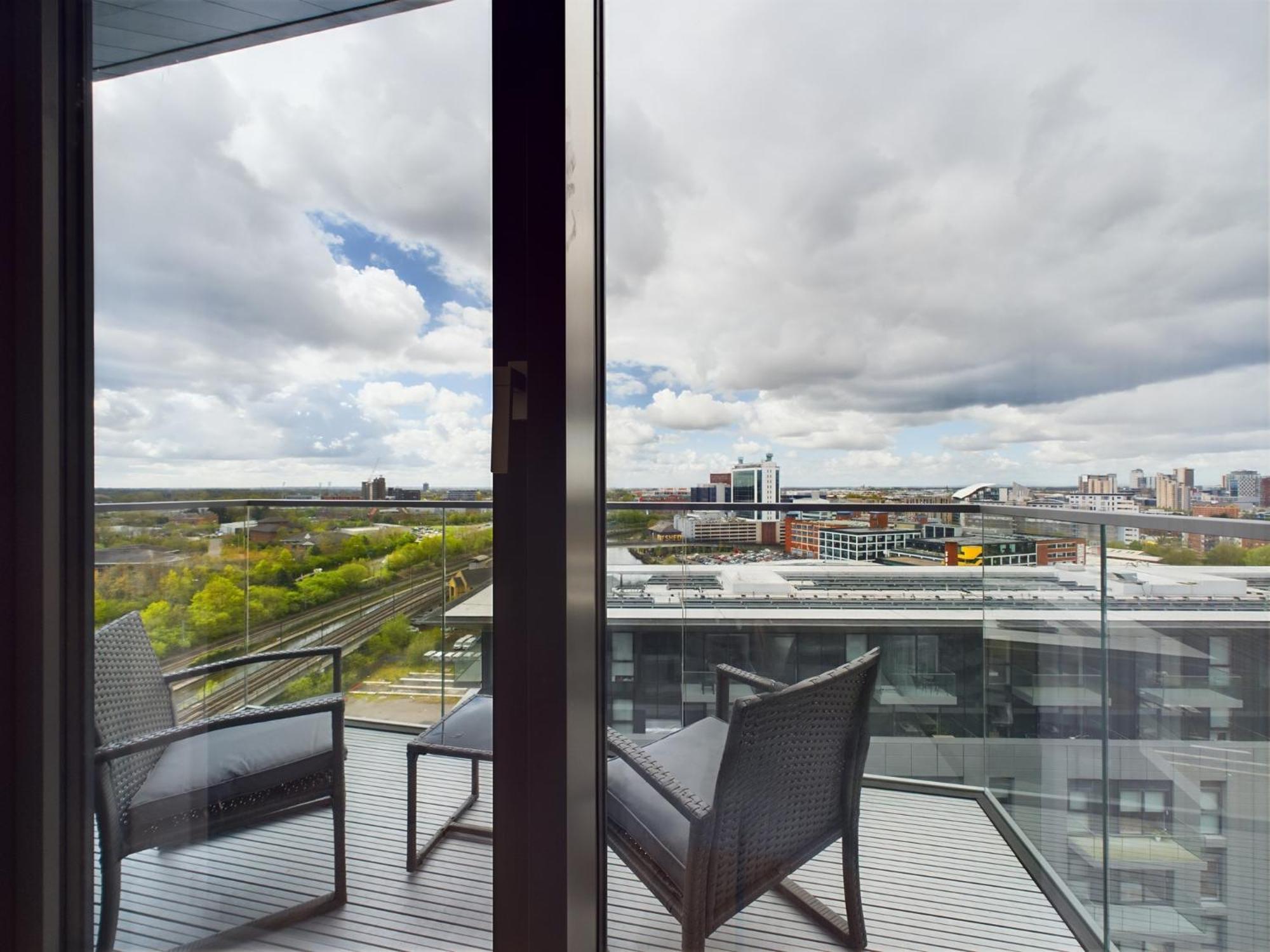 Manchester Waters Экстерьер фото